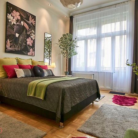 M52 Apartment - Hostaid Budapest Kültér fotó