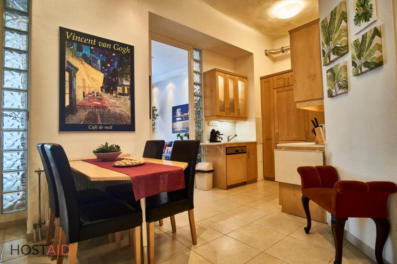 M52 Apartment - Hostaid Budapest Kültér fotó