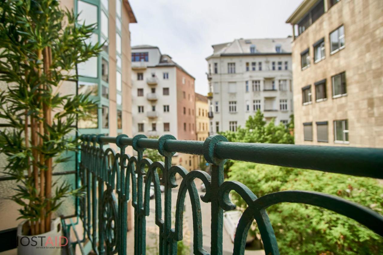 M52 Apartment - Hostaid Budapest Kültér fotó