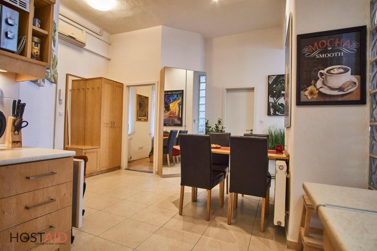 M52 Apartment - Hostaid Budapest Kültér fotó