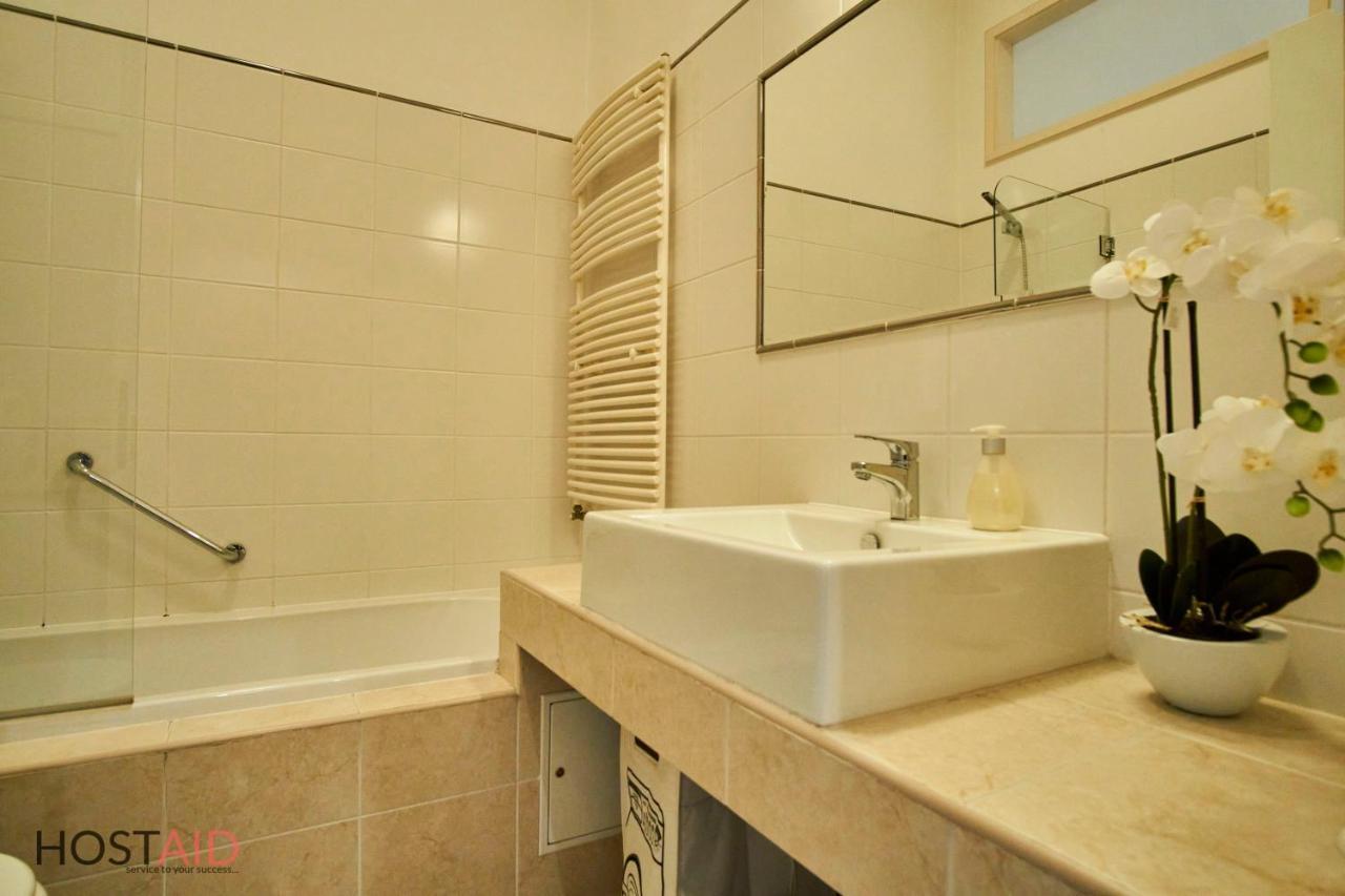 M52 Apartment - Hostaid Budapest Kültér fotó